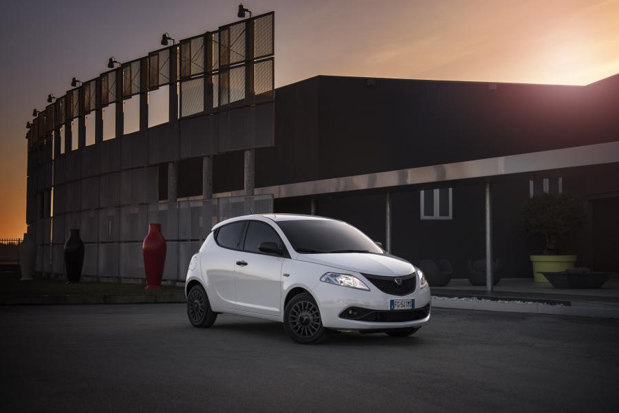  Lancia Ypsilon Unyca 2017 года  (фото 4 из 20)